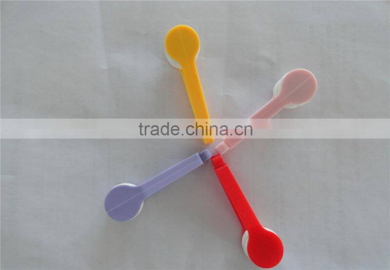 2016 custom keychain mini hand shape microfiber manual Spectacles wipe