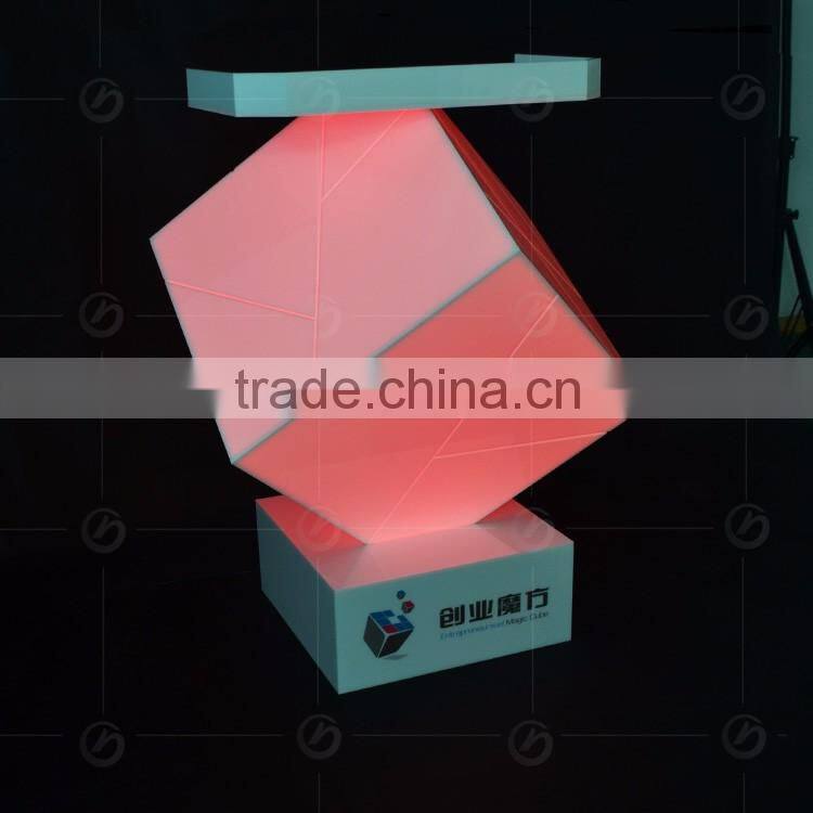 customized rubik cube shape clear acrylic speech lectern for business