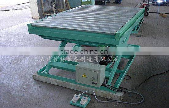 Hydraulic scissor lift platform with rubber track self levelling