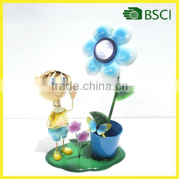YS15082 Metal led light garden boy flower pot solar home light