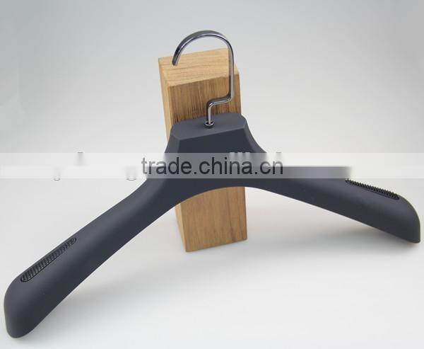 FP-865 Rubber coated plastic jacket hanger with logo
