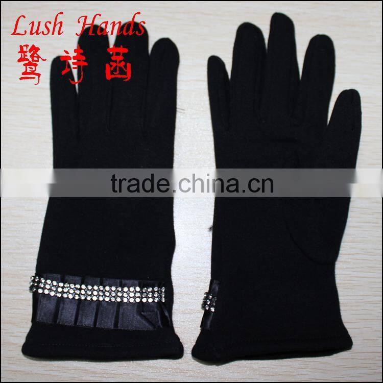 Cheap fashion woman mirco velvet hand gloves