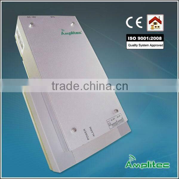 PCS /GSM 1900 band selective repeater with built-in antenna