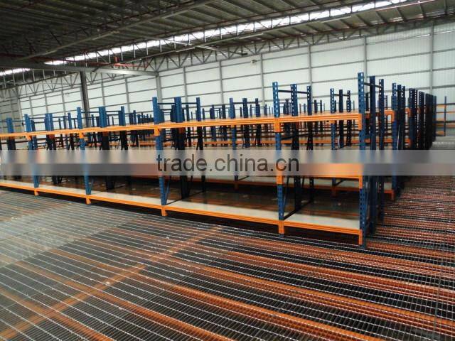 Warehouse Mezzanine Floor Covered with Steel Gratings