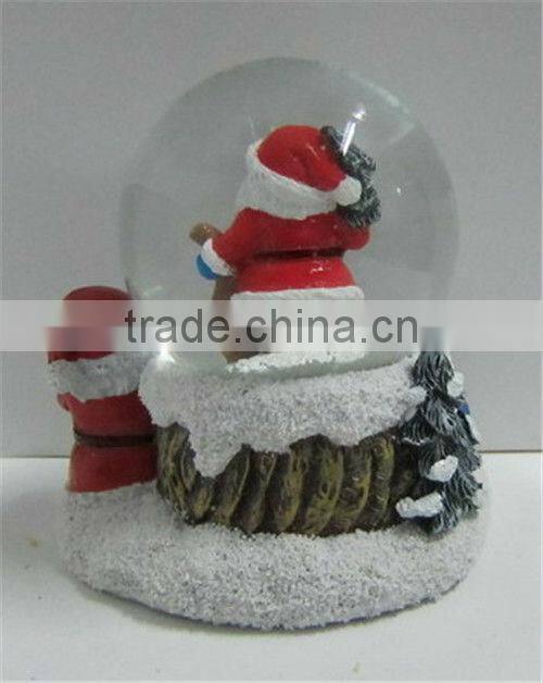 Polyresin snow globe with snow flake