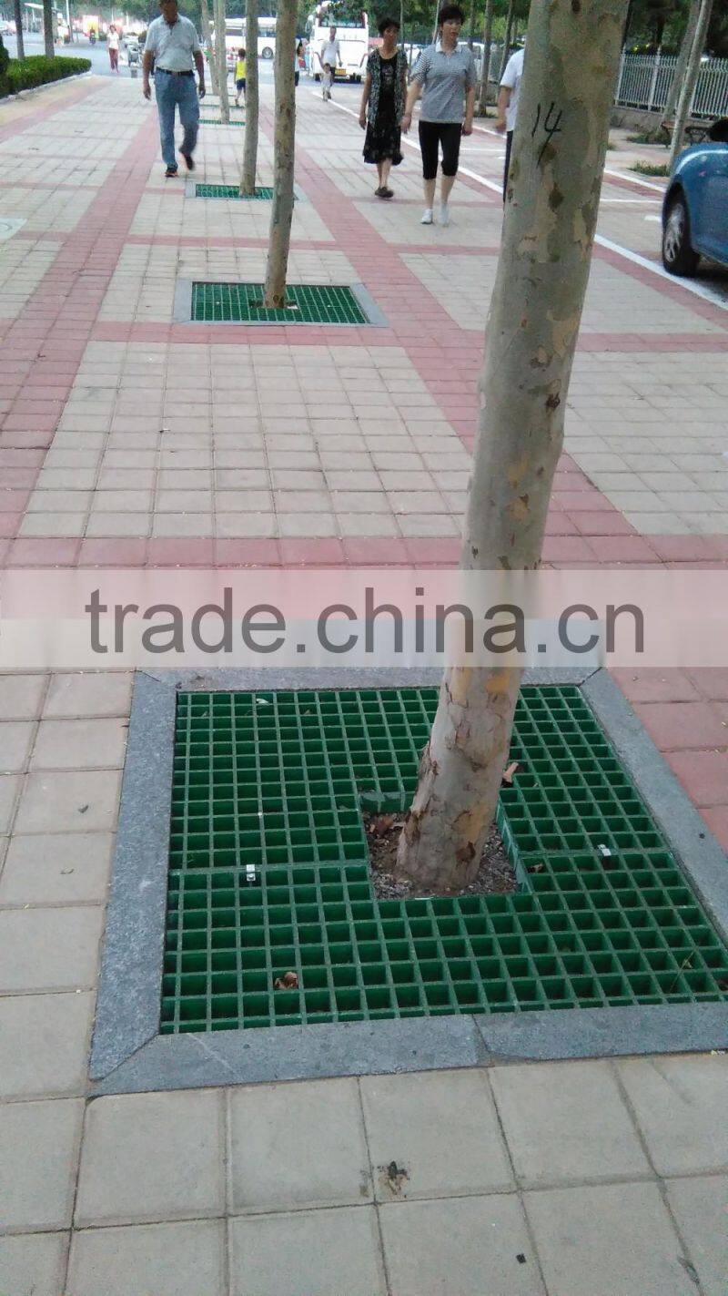 Plastic floor grating