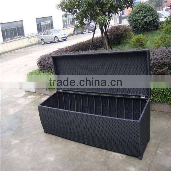OUTDOOR WICKER STORAGE TRUNK