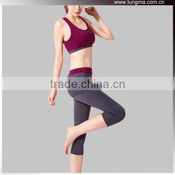 Flatlock Moisture-Wicking Lycra Sports Bra+ Capri Skin Fit pants