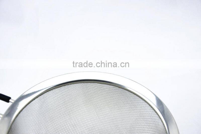 Polished wide rim mesh strainer with silicone sleeve handle