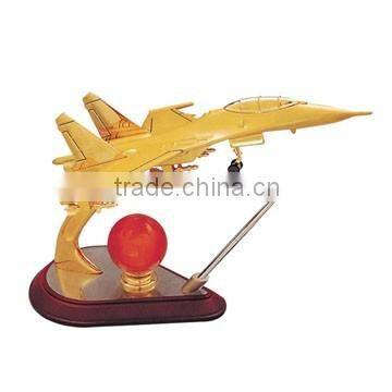 Wholesale cheap Zinc alloy material airplane models with wooden base for office decoration