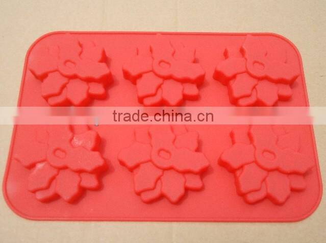 Practical flower shape silicone bakeware