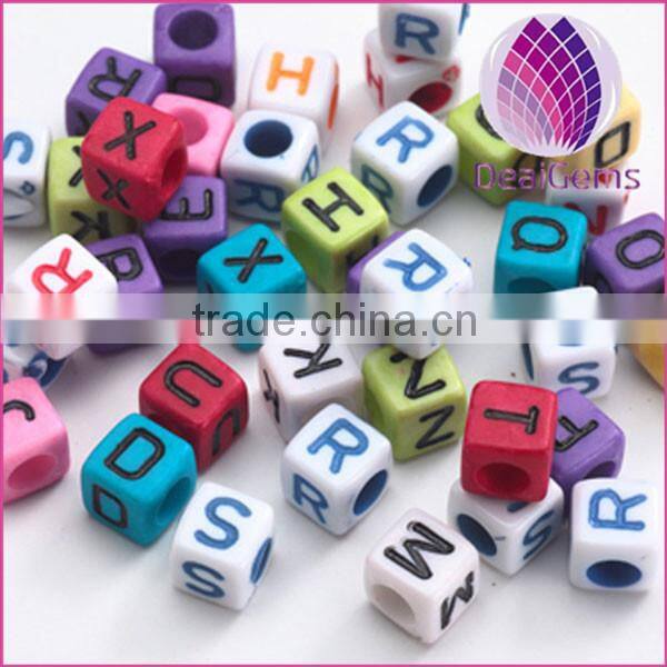 Wholesale beautiful fashion oblate acrylic alphabet beads letter beads alphabet for necklace