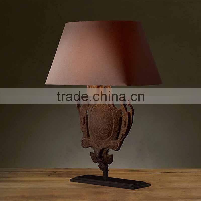 American provincial decorative lighting iron casting table lamp