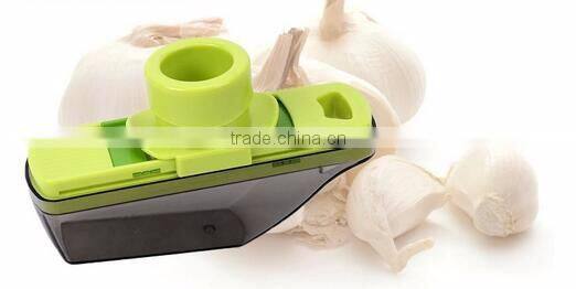 cy284 Multifunction Kitchen Vegetable Tool Plastic Garlic Press Grater with Storage for garlic ginger