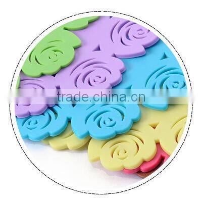 Supply creative fashion Pierced Rose silicone insulation pad / cup mat --rose red
