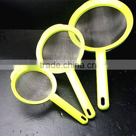 43022 Set of 3 Fine Mesh Stainless Steel Strainers with pp handle