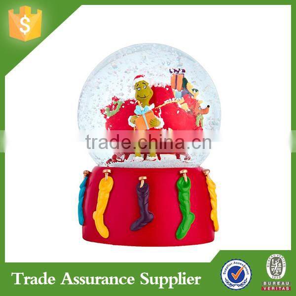 Latest Design Customized Resin Dolphin Snow Globe