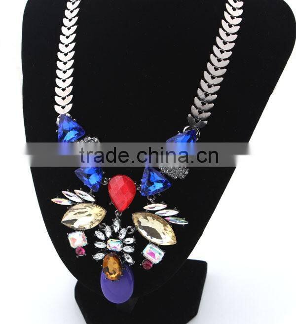 New Luxury Acrylic Choker Collar Vintage Pendant Statement Necklace Women Fashion Necklaces for Women