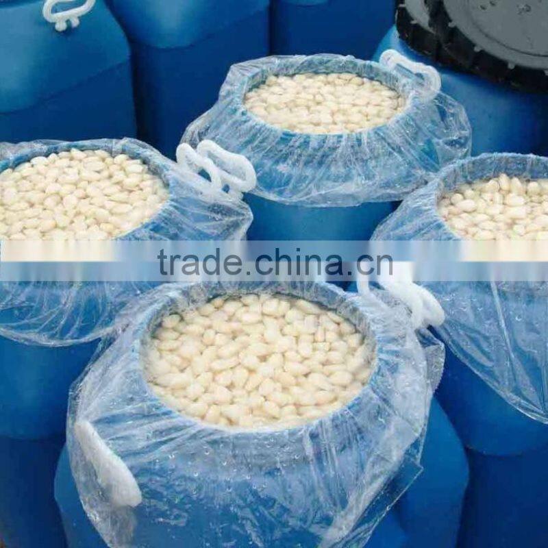 SALTED PEELED GARLIC