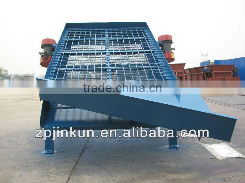 Wood chips vibrating screening machine from China