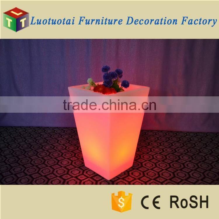 Waterproof outdoor garden use illuminated LED square planter pot with battery operated