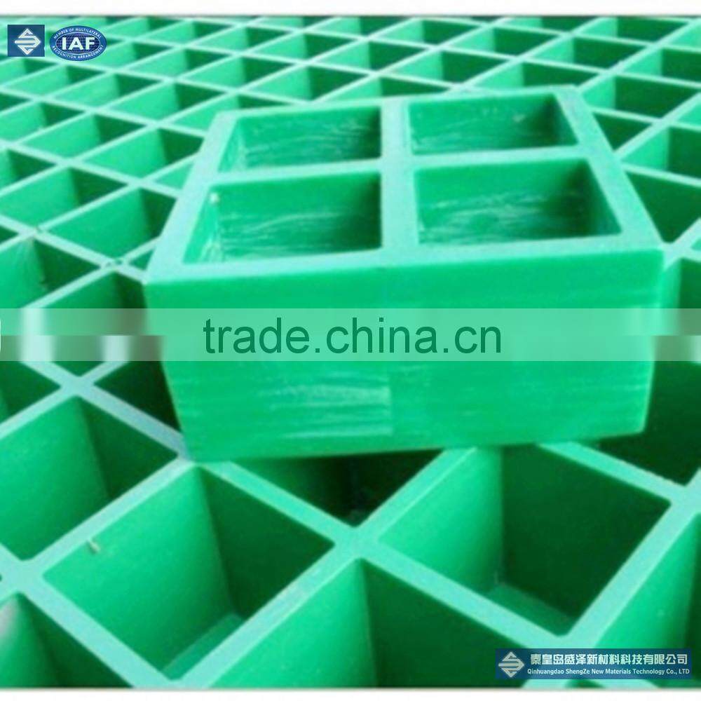 High strength light weight, corrosion resistant fiberglass grating for sewage