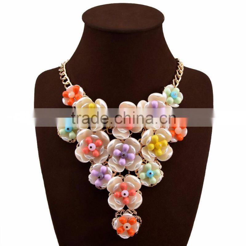 Factory directly wholesale gold plated ambilight resin fresh flower necklace for girl