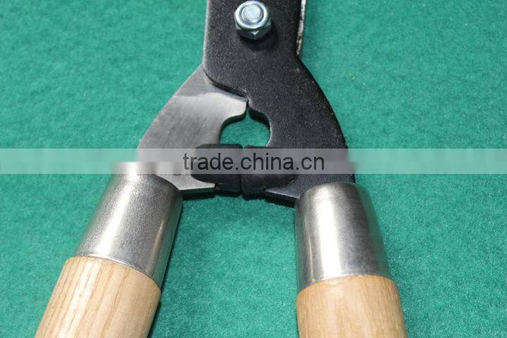 garden tool/hedge shears with wooden handles