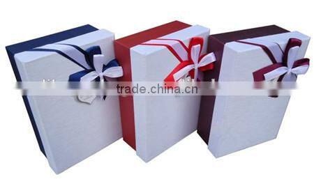alibaba custom logo white glossy chrismas gift corrugated box