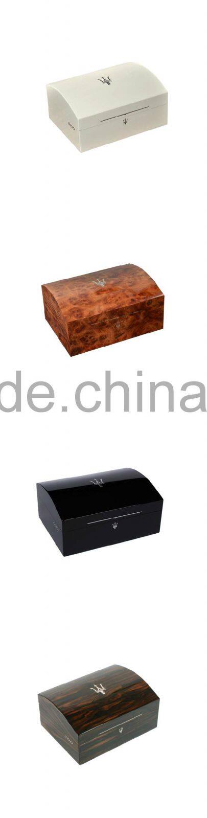 Large storage portable lacquered/wooden cigar box