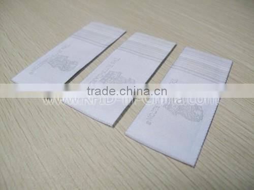 Factory Price UHF RFID Clothing Tags for Clothing Industry Management