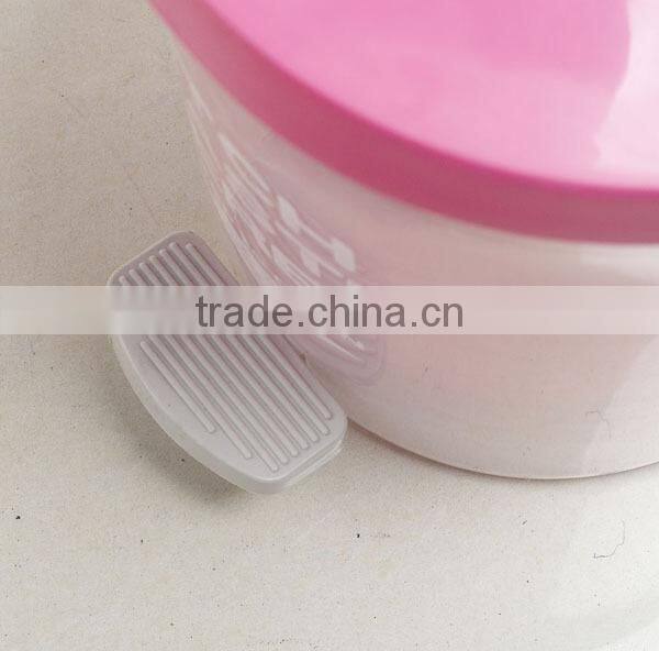 0268 Plastic Foot-trash bins with lid