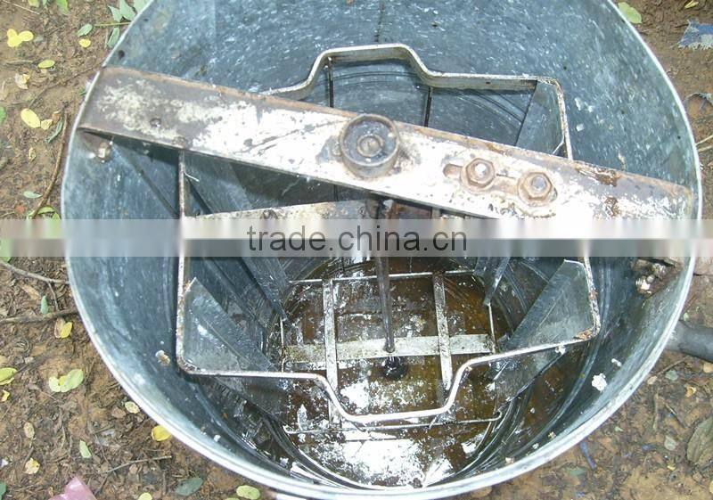 Automatic turn over honeycomb honey extracting machine