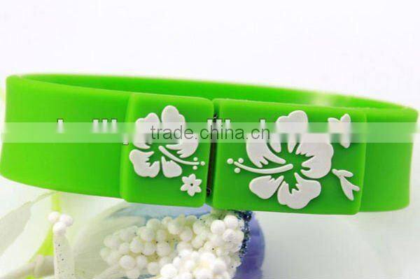 2013 the high quality and the newest bracelet design silicone USB flash driver