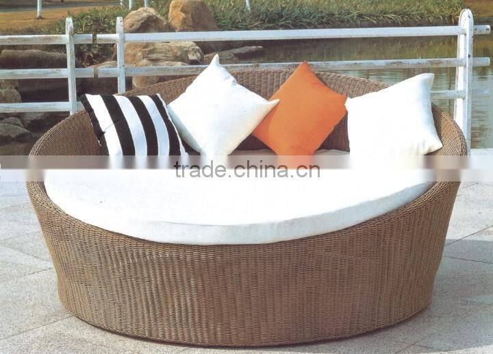 Out-door & indoor Rattan Bed, Gardon rattan bed, living room rattan bed, comfort rattan bed, natral bed, fashion rattan bed.