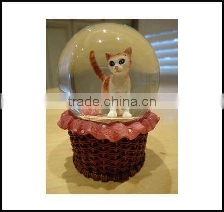 China alibaba hot peaceful resin souvenir resin snowglobe