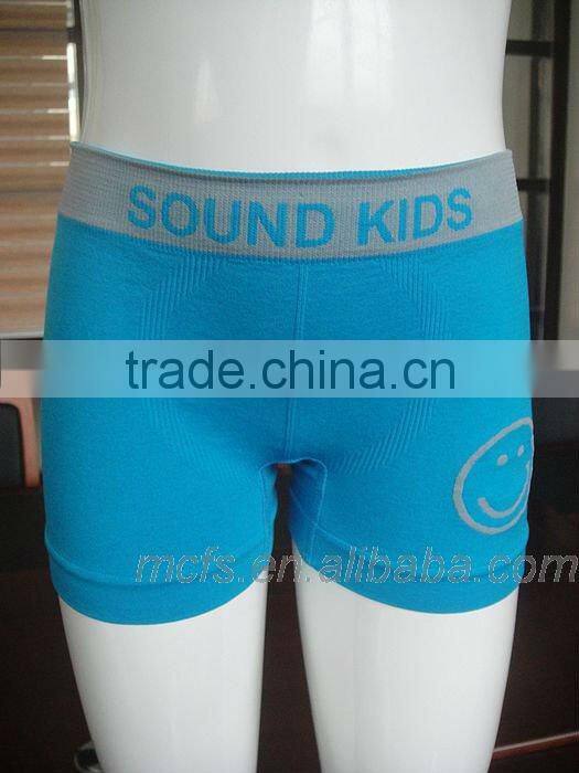 Comfortable seamless boy's underwear boxer shorts
