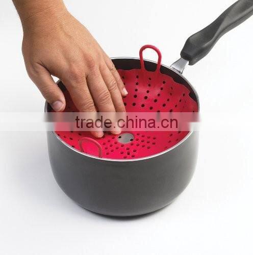 BPA Free food grade silicone steamer with handle
