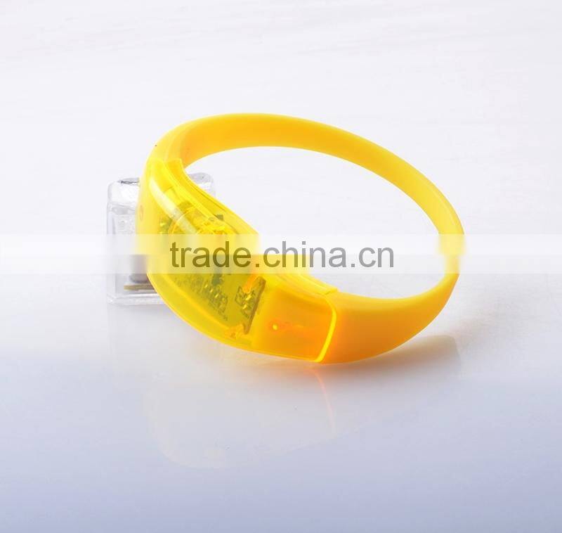 2016 Promotional Oval shape Lighting Halloween Bracelet With LED, Colorful Light Party Up Halloween Bracelet For Gifts