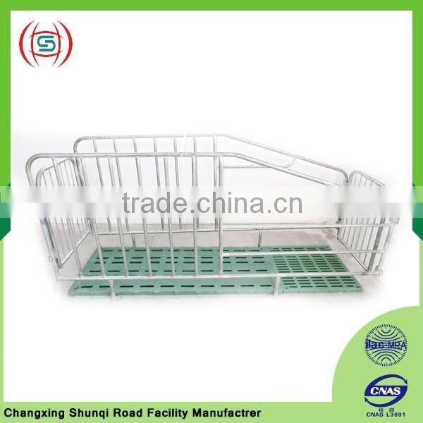 Animal obstetric table of ventilation and heat insulation