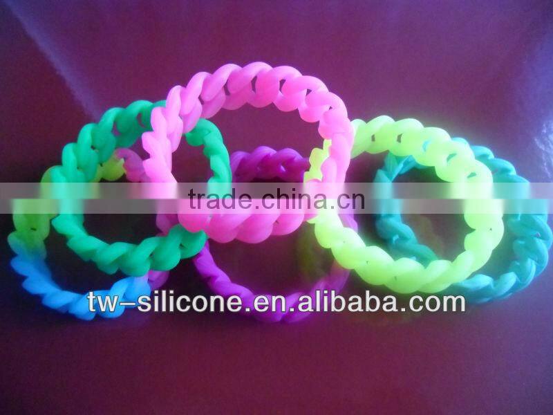 Eco-friendly cheap silicone chain bracelet jewelry wrist band