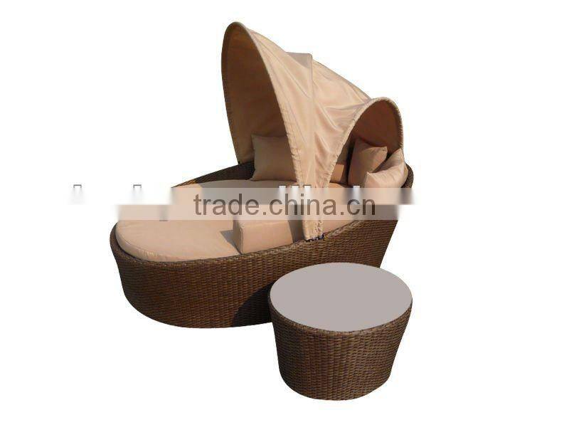 rattan daybed
