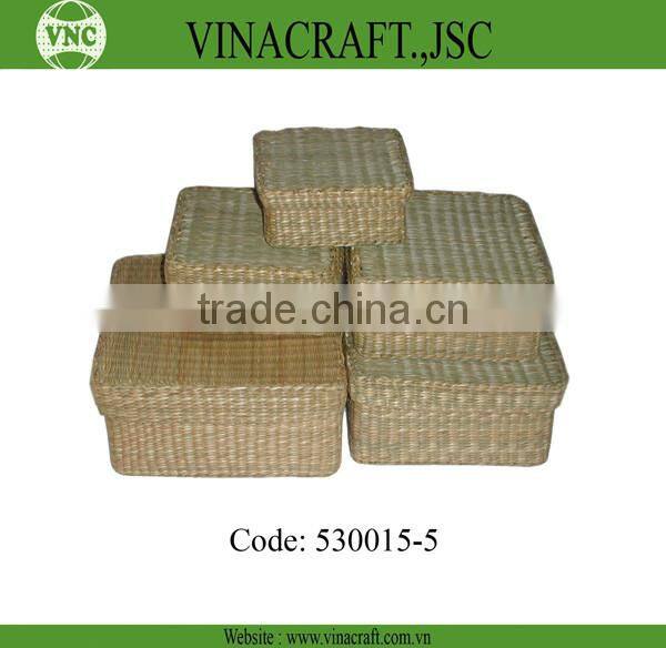 Seagrass storage baskets with lids