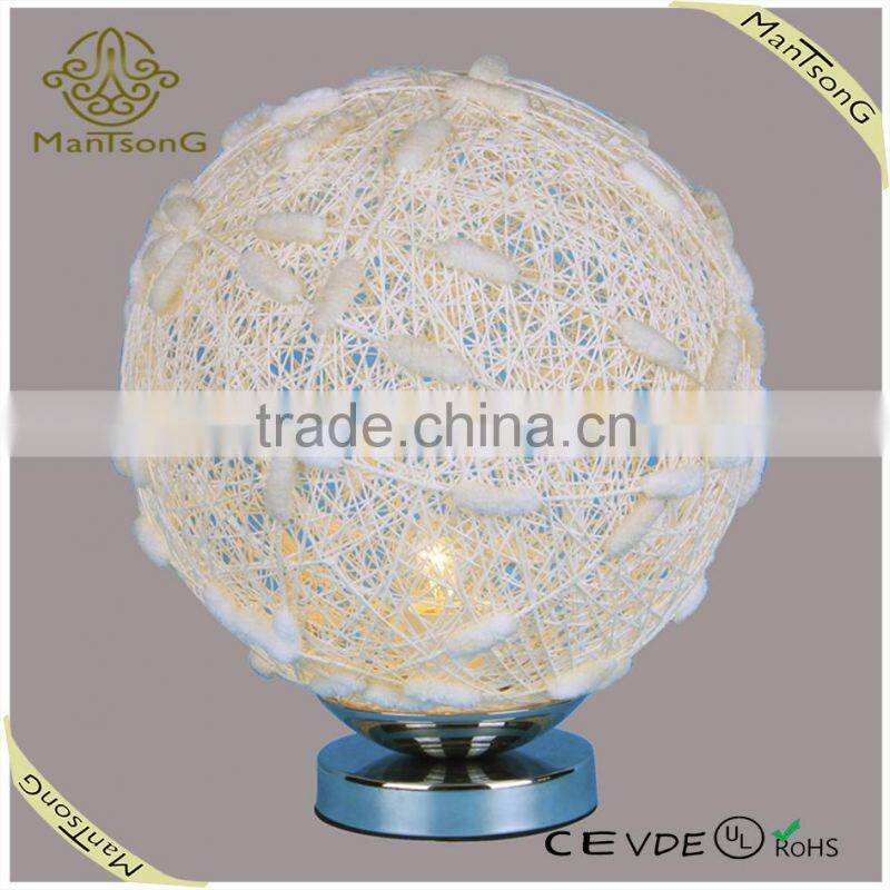 2015 Hot sale big round ball rattan wicker writing table reading lamp