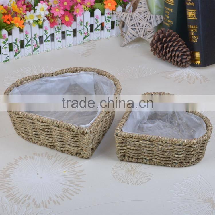 Decoration shallow mouth design straw woven heart shaped flower pot