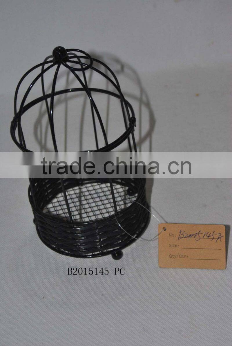 Black metal & plastic birdcage