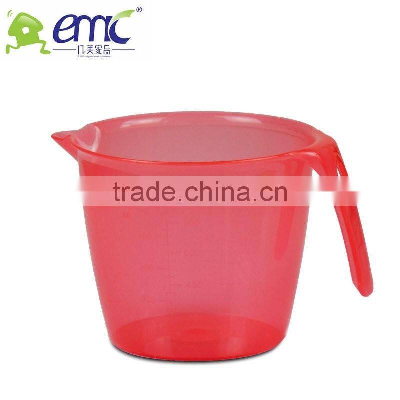 Plastic water scoop, with calibration line and handle plastic water scoop