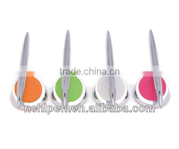 novelty stand pen