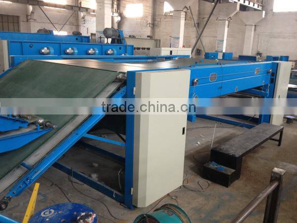 Cross lapping machine, cross lapper machine, nonwoven machine cross lapper