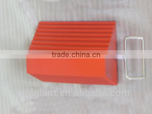 Pyramid wheel Chocks with handle 2.0KG